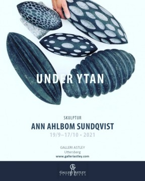 ”Under ytan” på Galleri Astley