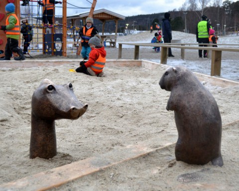Krokodronten med Vänner